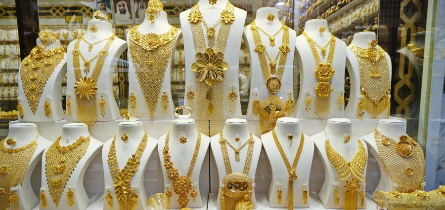 You are currently viewing Dubai Gold Prices Fall by Almost Dh11 in 24 Hours, But Buyers Wait for Prices to Fall Further