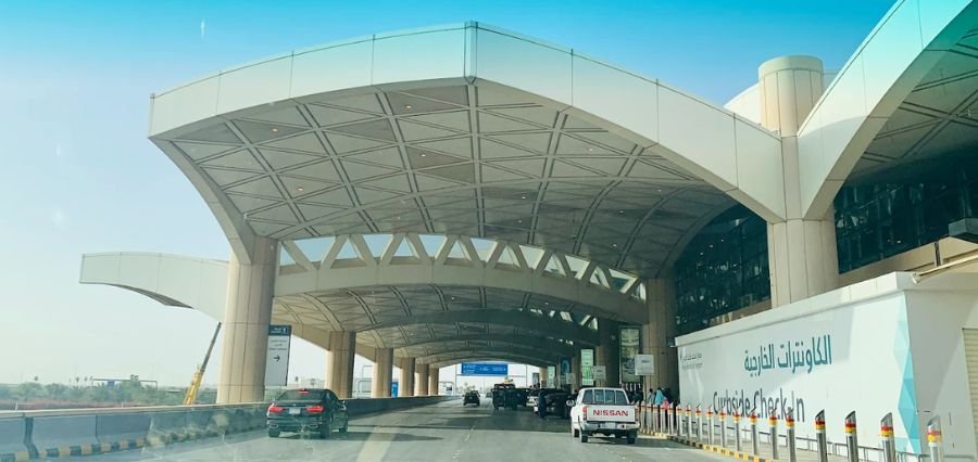 Read more about the article Riyadh Airport Leads Saudi Skies with 90% On-Time Departures in April