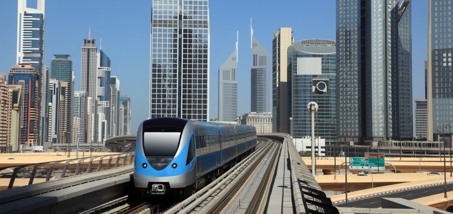 You are currently viewing Dubai RTA Installs 9,000 New Metro and Tram Signs to Improve Passenger Experience